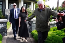 Vụ án CFO Huawei Mạnh Vãn Châu tiếp tục kéo dài đến ngày 23/9