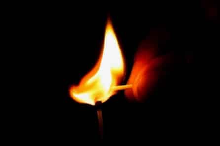 Hãy đốt lên một que diêm