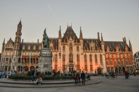 Quá khứ hiện hữu mỗi ngày ta đang sống