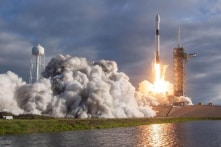 Video: Các vệ tinh internet của SpaceX “xếp hàng” rải trong không gian
