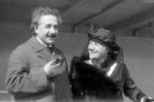 Albert Einstein và 9 câu nói nổi tiếng