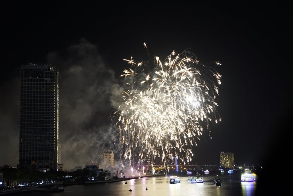 ban phao hoa 2019 da nang 14