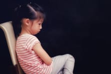 9 dấu hiệu cho thấy bạn bị vùi dập cảm xúc thời thơ ấu