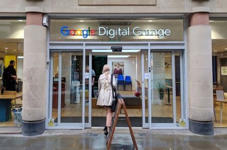 Công ty “thiên tài” dùng mã Morse bắt quả tang Google trộm lời bài hát