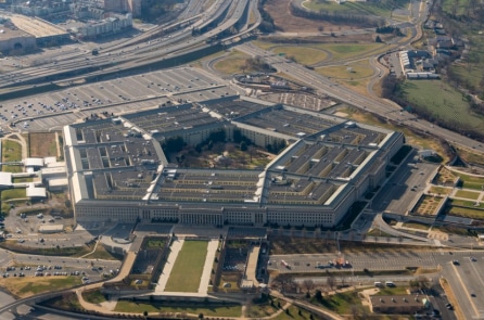 Cựu lãnh đạo chương trình mật về UFO kể lại chuyện ly kỳ