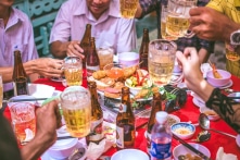 Văn phòng huyện ở Nghệ An xin 80 triệu đồng thanh toán tiền rượu tiếp khách