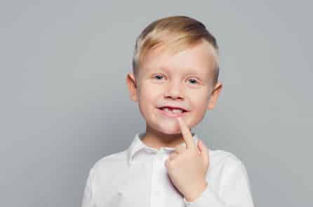 Sơ cứu: Bạn nên làm gì với cái răng bị văng ra?