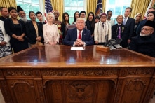 TT Trump gặp gỡ người tập Pháp Luân Công và các nạn nhân bị đàn áp tôn giáo