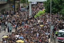 Hồng Kông: 230.000 người biểu tình thu hút chú ý của du khách Trung Quốc