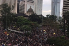 Hàng chục ngàn người Hồng Kông phản đối cảnh sát dùng bạo lực trấn áp, tiếp tục xảy ra xung đột