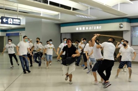 Côn đồ tấn công người biểu tình bị nghi có liên quan tới chính phủ Hồng Kông