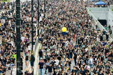 Hơn 100 nghìn người Hồng Kông tiếp tục diễu hành phản đối luật dẫn độ