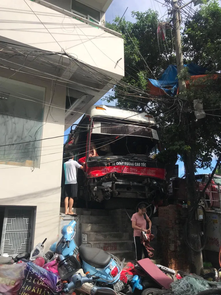 tai nạn kinh hoàng tại quảng ninh, tai nạn chân cầu Bãi Cháy