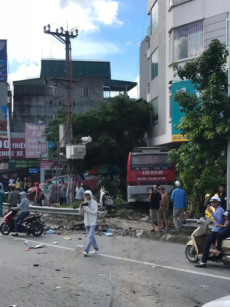 tai nạn kinh hoàng tại quảng ninh, tai nạn chân cầu Bãi Cháy