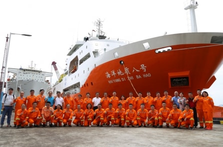 Reuters: Tàu Hải Dương 8 Trung Quốc hoạt động cách bờ biển Phan Thiết 185km