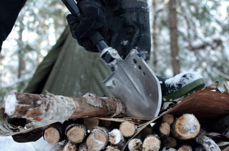 18 công cụ được tích hợp trong 1 chiếc xẻng