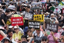 Cao trào biểu tình ngày 18/8: TT Trump khuyên Chủ tịch Tập Cận Bình “tránh sập bẫy”