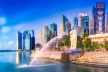 Tình hình COVID-19 hết 19/8: Singapore thí điểm cách ly điều trị bệnh nhân tại nhà