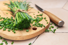 6 loài rau có thể “tái chế” trong cốc ngay tại nhà bạn