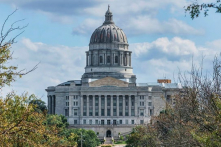 Thẩm phán liên bang chặn luật cấm phá thai của bang Missouri