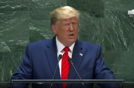 TT Trump lên án Trung Quốc, bảo vệ đánh thuế quy mô lớn