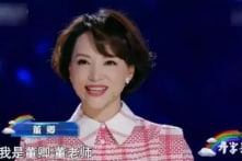 “Chị cả CCTV” gây tranh cãi khi dạy học sinh yêu nước ngày khai giảng