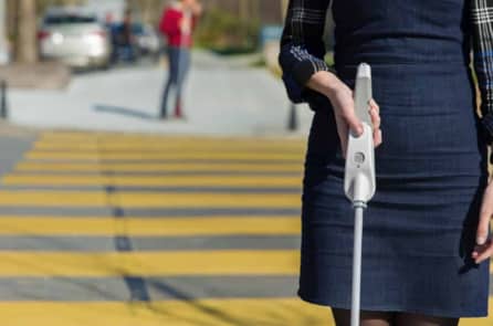 Gậy thông minh giúp người khiếm thị đi lại và định hướng bản đồ