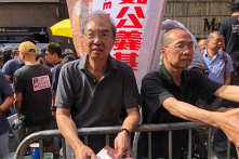 Thanh niên TQ phá hoại tượng Dân chủ của ĐH Thành phố Hồng Kông bị xử phạt