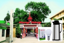 Công ty Rạng Đông tặng phích nước, bóng đèn cho người dân sau vụ cháy