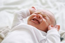 Ấn Độ: Đứa trẻ vừa sinh ra đã mồ côi cả cha lẫn mẹ vì COVID-19