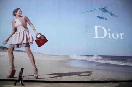 Dior gia nhập nhóm “xin lỗi Trung Quốc” cùng Versace, Coach, Calvin Klein…