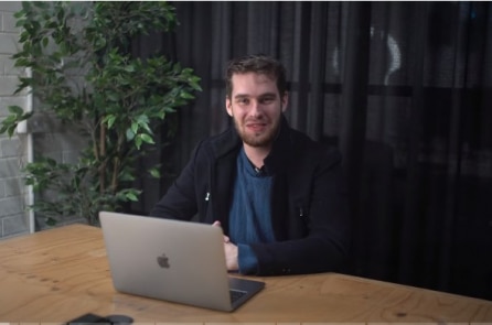 Chàng trai Úc từ một người vô gia cư trở thành triệu phú