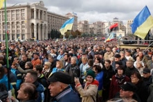 Hàng nghìn người biểu tình phản đối trao quyền tự trị cho đông Ukraine