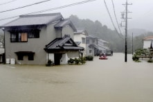 Bão nhiệt đới lớn nhất trong 60 năm đổ bộ vào Nhật Bản