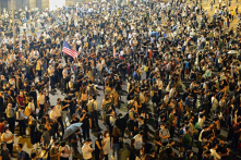 Người Hồng Kông biểu tình phản đối “Luật cấm che mặt”