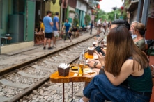 Hà Nội quyết định xóa bỏ ‘cà phê đường tàu’