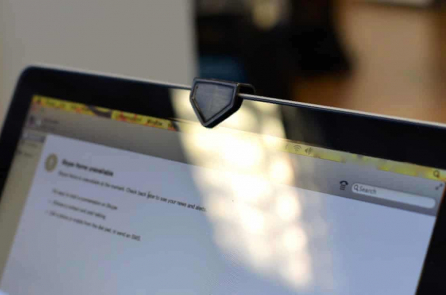 Vì sao nhiều người che camera của laptop? Liệu họ có quá lo lắng?