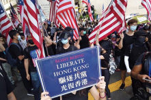 Thông qua Luật Nhân quyền HK: TQ dọa trả đũa – Mỹ tung ‘liên hoàn cước’