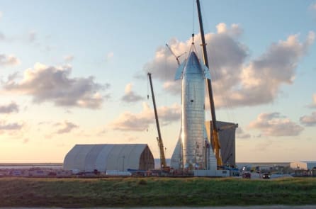 Elon Musk ra mắt phi thuyền Starship khổng lồ bằng thép