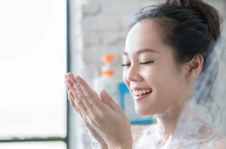 Vì sao người Việt thích tắm tối, còn người nước ngoài lại thích tắm sáng?