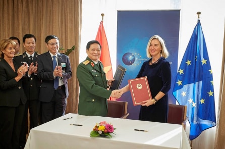 Việt Nam – EU ký thỏa thuận thúc đẩy hợp tác quốc phòng