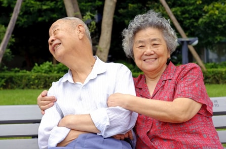 Đôi vợ chồng TQ trải nghiệm xúc động khi bị rơi điện thoại ở Úc