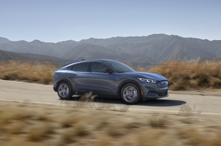 Ford ra mắt dòng xe hơi điện cao cấp, đi 482km/lần sạc