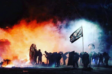 Sĩ quan cảnh sát Hồng Kông ra lệnh bắn súng vào đầu người biểu tình