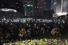 Người Hồng Kông tổ chức tưởng niệm Châu Tử Lạc tối ngày 9/11