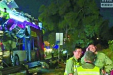 Cảnh sát Hồng Kông tươi cười tại hiện trường tai nạn giao thông thảm khốc