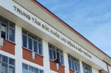 Yêu cầu xác minh vụ ‘hô biến’ nhân viên tạp vụ thành bác sĩ