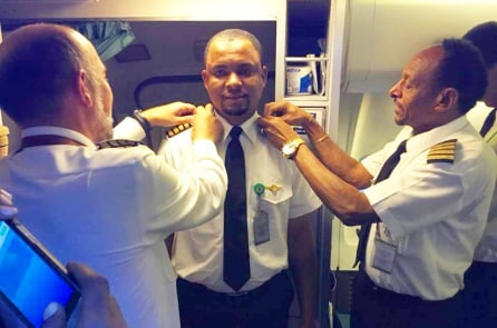 Nhân viên lau dọn trở thành phi công sau 24 năm làm việc chăm chỉ