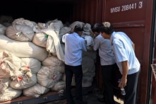 Bắt giữ 3 xe container chở hàng Trung Quốc giả nhãn mác Việt Nam