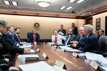 Chính quyền Trump thành lập lực lượng đặc nhiệm giám sát virus corona